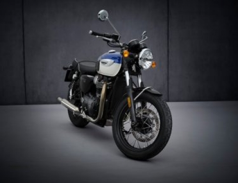 Moto: la versione 2021 della Triumph Bonneville T100, l'entry level pensata anche per i neo-patentati
