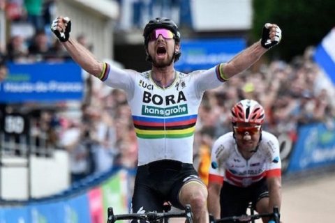 Giro d'Italia: nella tappa di Tortoreto nel teramano vince lo slovacco Peter Sagan del team Bora-Hansgrohe