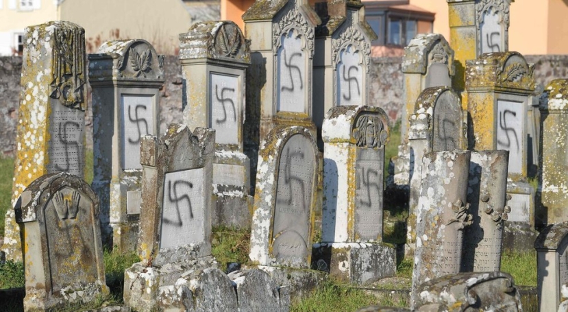 Belgio, tombe ebraiche devastate. L’antisemitismo nel cuore dei luoghi delle istituzioni europee