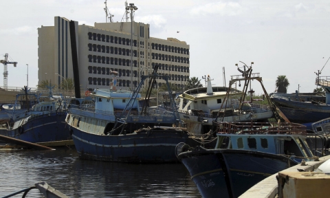 Pescatori prigionieri in Libia. L’appello dei familiari davanti alla Farnesina: “Dove sono Conte e Di Maio?”