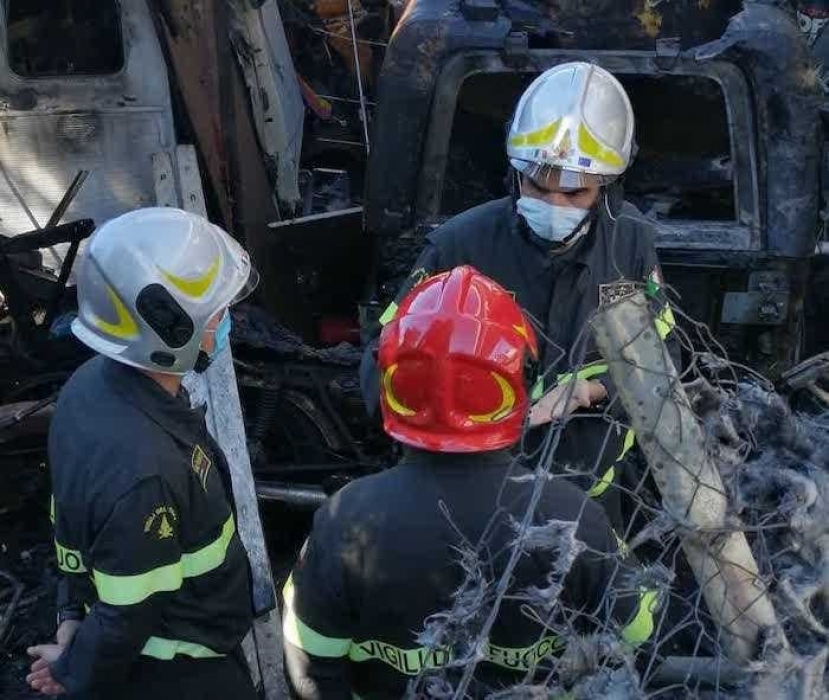 Roma: incendio nella notte nell&#039;autoparco di bus di via Prenestina. Distrutti 20 veicoli a metano