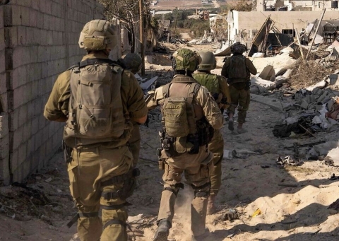 Gaza: colpiti dall’esercito israeliano 450 obiettivi e occupato un compound di Hamas in città