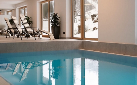 Bolzano: un bimbo di 2 anni annega in una piscina di un centro wellness a Velturno