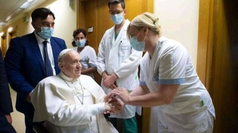 Vaticano: Papa Francesco impegnato in controlli medici programmati all'Ospedale Gemelli di Roma