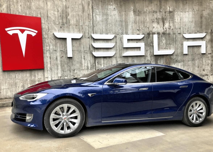 Guida assistita: Tesla richiama oltre 2milioni di auto con pilota automatico. Troppi incidenti