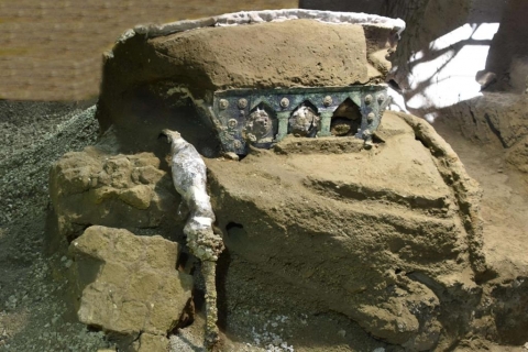 Archeologia: un nuovo ritrovamento a Pompei. Un carro nunziale con bassorilievi erotici
