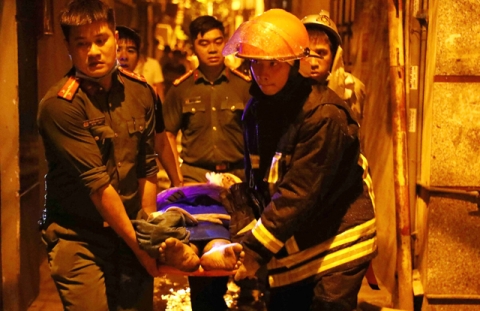 Vietnam: incendio in un edificio in un quartiere popoloso di Hanoi con decine di morti e 54 feriti