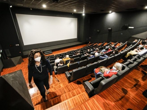 Cinema e Teatro, ritorno al 100%: cadono le distanze anti-Covid-19. Le opinioni degli operatori