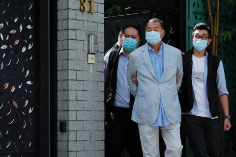 Hong Kong: nuovo arresto per l'attivista ed editore 73enne Jimmy Lai. Questa volta resta in carcere per "rischio fuga"
