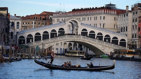 Enit, prenotazioni alberghiere in Italia: solo 4 camere su 10. Venezia la più “sofferente”
