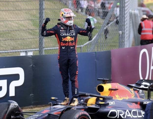 F1 Shanghai: l’inarrestabile Max Verstappen vince il Gp dopo Sprint e Pole. Podio per Norris e Perez