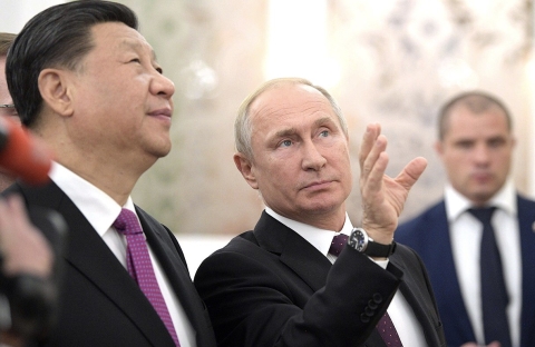 Putin in Cina per rafforzare i rapporti con Xi Jinping nel decennale del grande progetto della Via della Seta