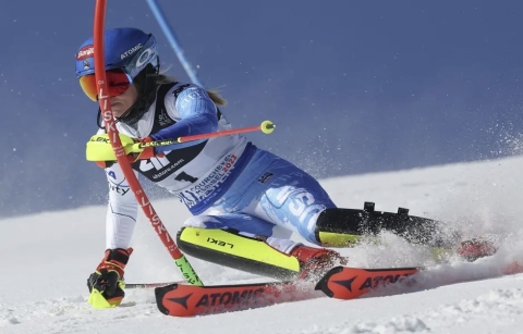 Sci alpino: Mikaela Shiffrin vince in Svezia la sua 87ª gara in carriera. Uno slalom pennellando i pali