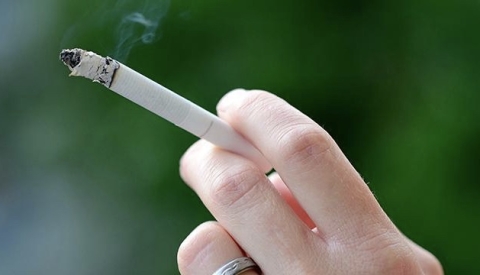 Salute: nuovo giro di vite per i fumatori all’aperto e abolizione delle sale al chiuso. L’annuncio del ministro Schillaci