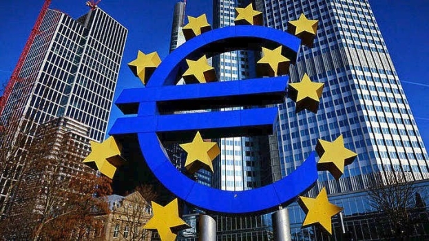 Francoforte, BCE: rallentamento nell'area euro. Lagarde "Necessario anche ridurre gli aiuti Ue"