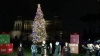 Roma: il sindaco Roberto Gualtieri “accende” l’albero di Natale di Piazza Venezia. Sotto l’abete 17 pacchi dell’Onu