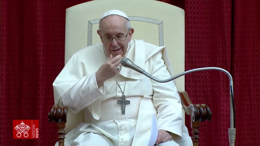 Vaticano: prima uscita del Papa per l&#039;udienza con i fedeli dopo l&#039;intervento