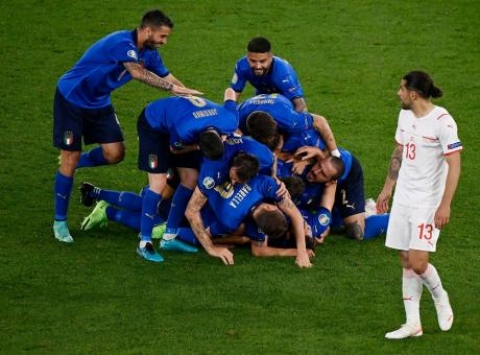 Euro 2020: Italia agli ottavi. Battuta la Svizzera 3-0.  Doppietta di Locatelli e rete di immobile