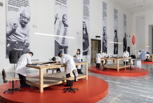 Design: l’esposizione Tailoring School, porta l’alta sartoria della maison Kiton in Triennale Milano