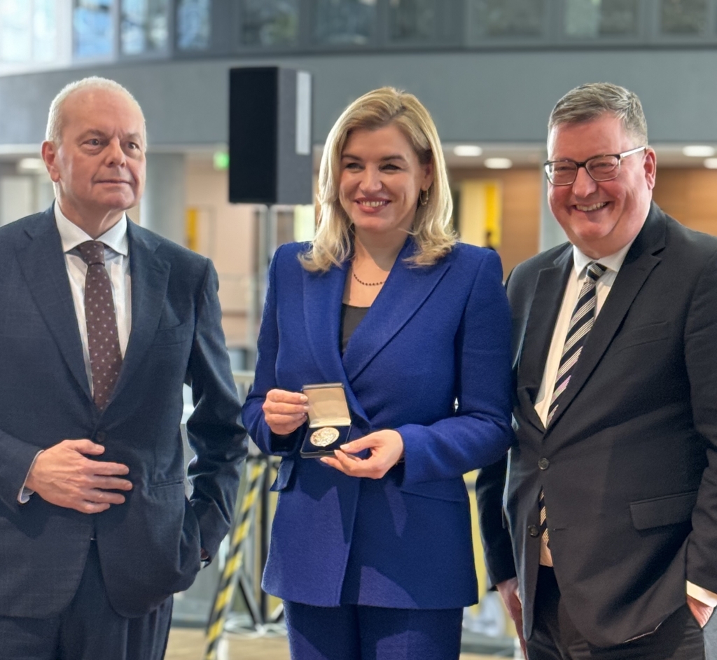 Croazia: lo storico ADAC tedesco assegna al ministro Brnjac la medaglia Kristofor per il turismo sostenibile