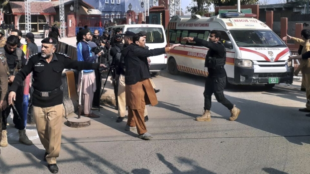 Pakistan: esplosione nella moschea di Pashawar rivendicata dal TTP. Salito a 34 il numero delle vittime