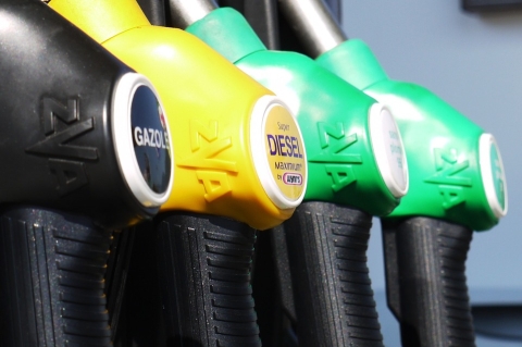 Caro benzina: domani conferenza del Mimit. Il costo medio del carburante deve essere sotto 1,89
