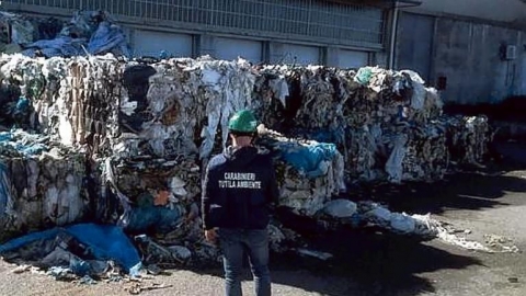 Traffico illecito rifiuti: operazione congiunta GdF e Noe in 9 province del sud. Custodia cautelare per 13 persone