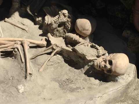 Archeologia: scoperto ad Ercolano lo scheletro di un uomo in fuga dall'eruzione del Vesuvio del 79 d.c.
