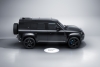 James Bond alias Daniel Craig, lascia l'Aston Martin e sale a bordo della muscolosa Land Rover Defender V8