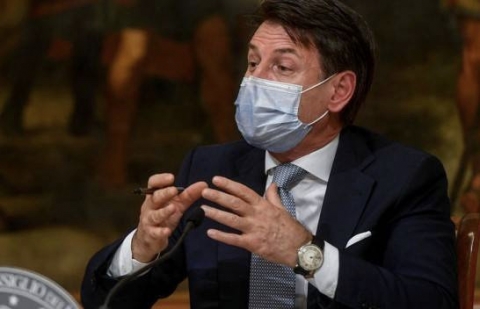 Rimpasto di governo, M5S: “surreale il dibattito sulle poltrone”. Oggi Conte incontra Renzi