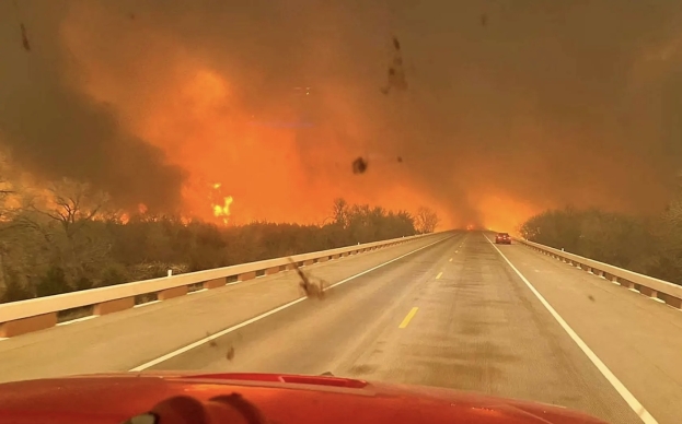 Incendi Texas: è stato di emergenza. Bruciati già 90mila acri. Evacuate 60 contee