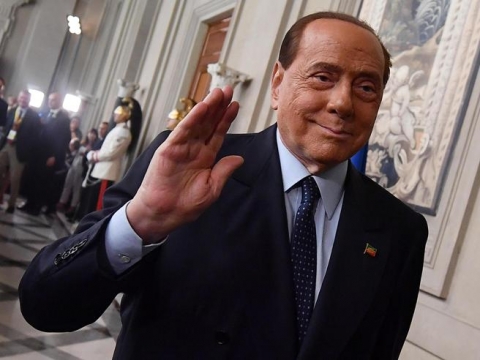 Quirinale: Berlusconi rinuncia a distanza alla candidatura per "l'unità del Paese"