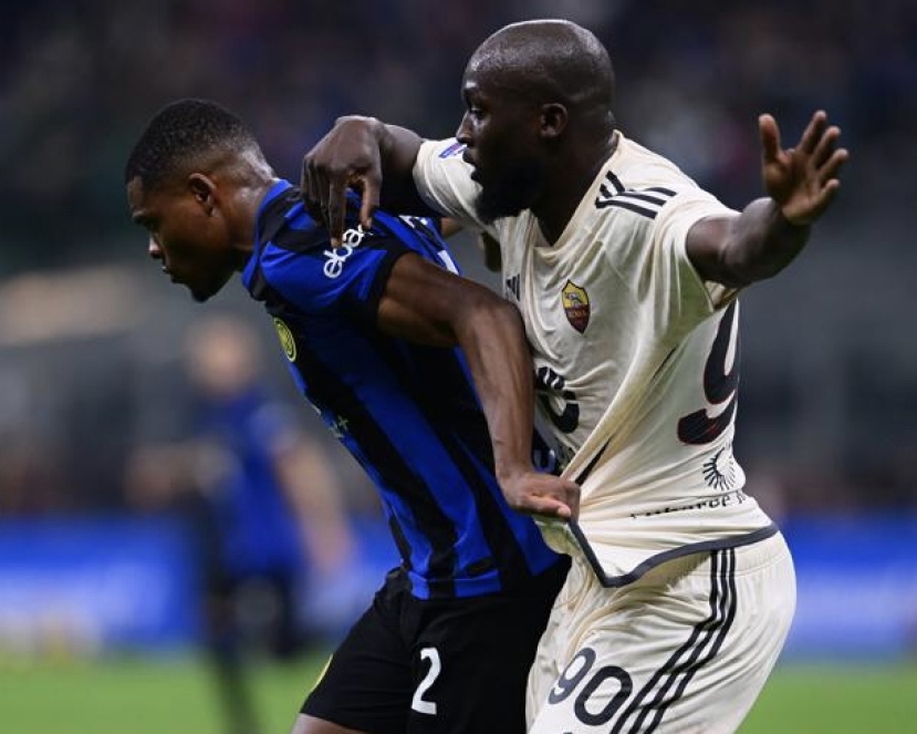 Serie A. L’Inter batte all’Olimpico la Roma (2-4). Interrompe il tris di vittorie giallorosse e vola a +7 sulla Juve
