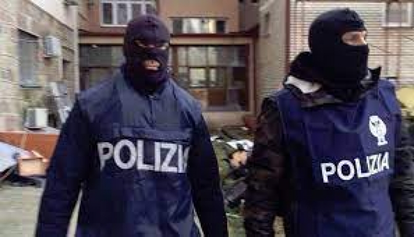 Associazioni neonaziste: perquisizioni della Digos e Polizia Postale nella provincia di Napoli