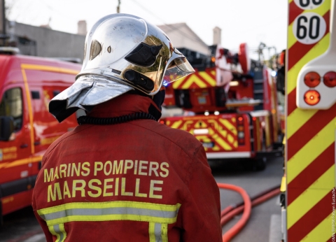 Marsiglia: crollato un edificio di 4 piani nella notte. Il sindaco: “Dobbiamo aspettarci vittime”