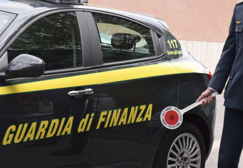 Fuochi pirotecnici: scoperti dalla GdF due laboratori clandestini in provincia di Napoli. Sequestrati esplosivi “Cobra”