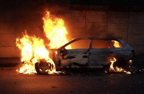 Parigi: notte di scontri a Nanterre per l’uccisione di un 17enne da parte di un agente di polizia