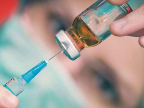 Vaccino: AstraZeneca blocca la sperimentazione dopo una reazione su un volontario
