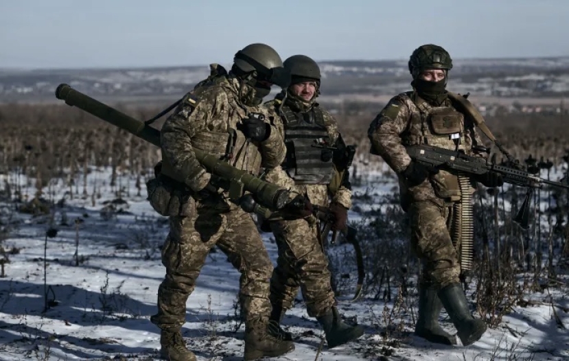 Ucraina: nella battaglia di Soledar 500 civili assediati. Zelensky promette aiuti ai soldati che resistono