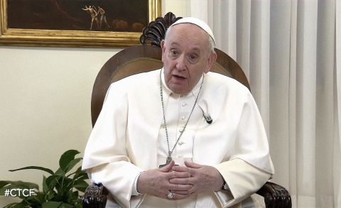 Città del Vaticano: Papa Francesco dimentica il suo raffreddore e si immerge nell’energia di centinaia di bambini nell’appello per la pace