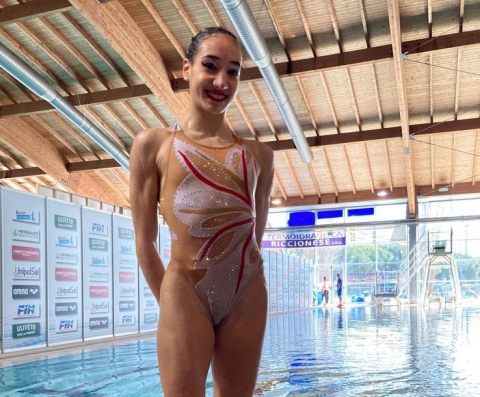 Nuoto sincronizzato: gli assoluti di Riccione accendono i riflettori su Alessia Negroni, classe 2006