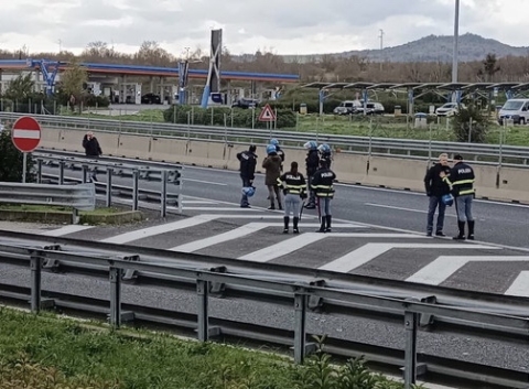 Scontri tifoserie: riaperta l’autostrada nel tratto Monte S.Savino-Arezzo. L’intervento della Polstrada