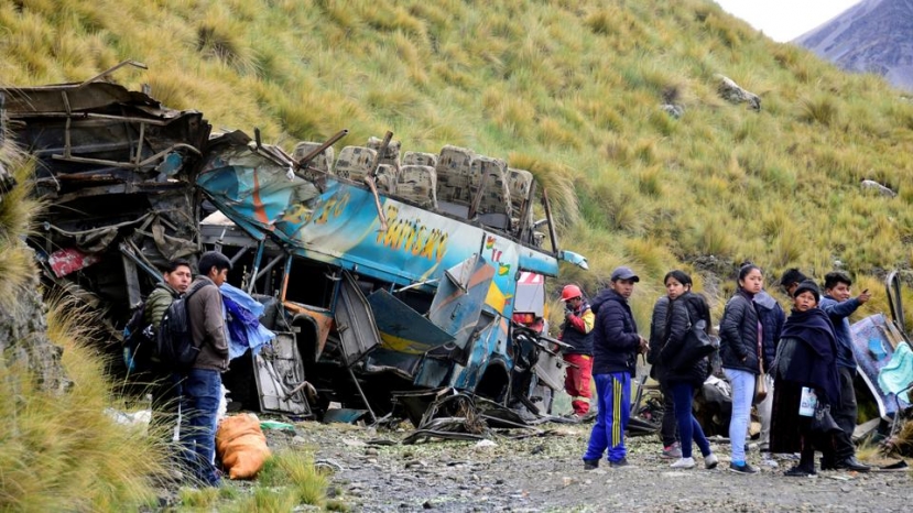 Bolivia: un autobus precipita in un burrone sulla via di Cochabamba. Morte 23 persone e 13 feriti