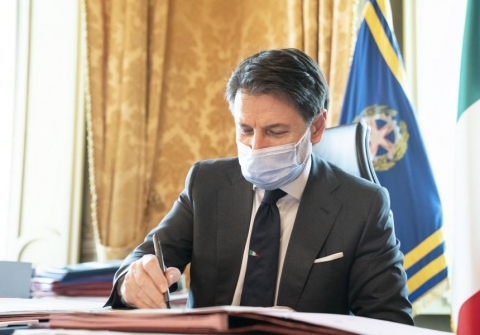 Dpcm: Giuseppe Conte ha firmato il nuovo provvedimento che sarà pubblicato in Gazzetta Ufficiale