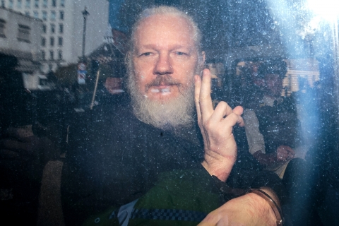 Estradizione Assange: la Gran Bretagna respinge la richiesta degli Usa. Il fondatore di Wikileaks sarebbe a rischio suicidio