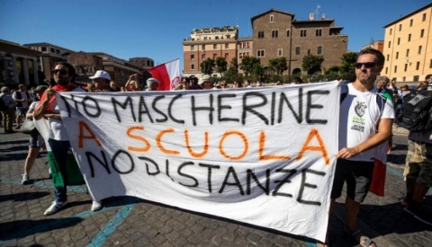 Negazionisti e no Mask oggi in piazza a Roma. Lamorgese (Interno): "Senza distanziamento scioglieremo il corteo"
