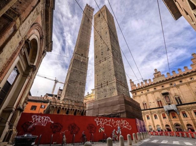 Bologna: dal MIC arrivano 5 milioni del Pnrr per la messa in sicurezza della Torre Garisenda