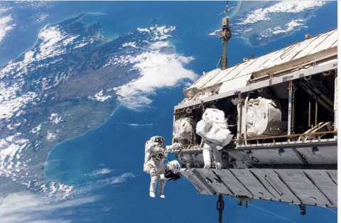 Il pranzo di Natale per i 7 astronauti della Stazione spaziale internazionale