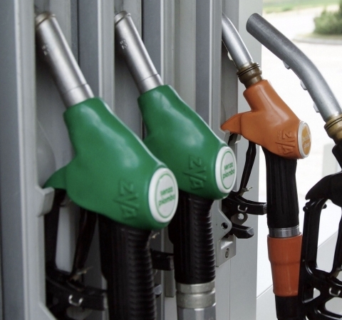 Carburante: dal 1º gennaio rialzo dei prezzi. Assoutenti: un pieno costerà 9,15 euro in più