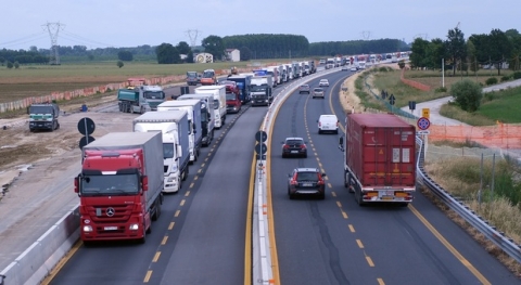 Pedaggi stradali Ue: per i mezzi pesanti solo tele-transito entro 8 anni per abbattere le emissioni di CO2